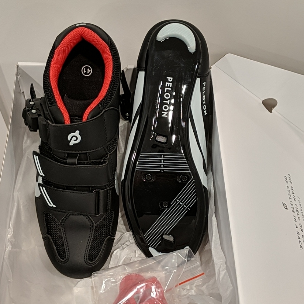 Peloton cycling shoes with clips